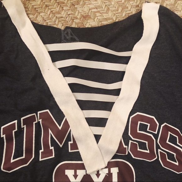 Hand crafted umass crop top - Picture 2 of 3
